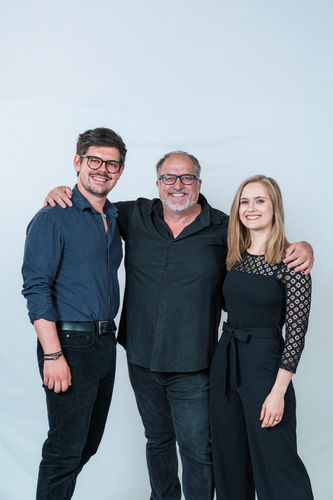 Heli, Kathi & Philipp Gehobene Tanz- und Partymusik f&uuml;r Feiern  Top?Hits von heute und zeitlose Klassiker  Vielf&auml;ltige Stile &ndash; f&uuml;r alle, die gerne tanzen