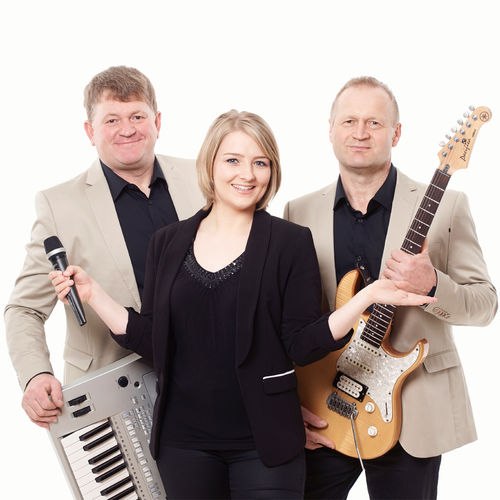 Voigas Duo mit SÃ¤ngerin